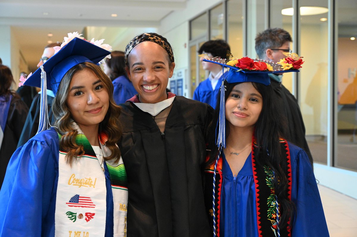 Dist113's tweet photo. Congratulations to the Highland Park High School Class of 2026! We're proud of all of your hard work and can't wait to see what's ahead for you. Go Giants! https://t.co/qJpwdnaD0A