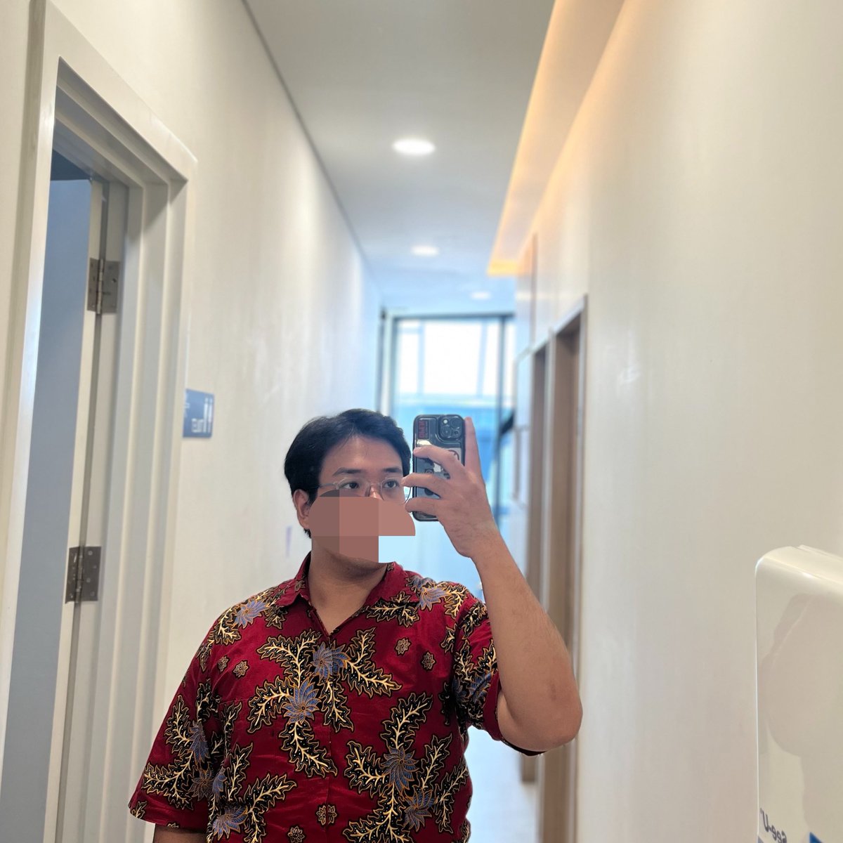 blendmatchaaaa's tweet photo. kata anak2 “pak lu kek kepsek deh” “mo kondangan kemana?” #jumatbatik https://t.co/6S8o2TVnCU