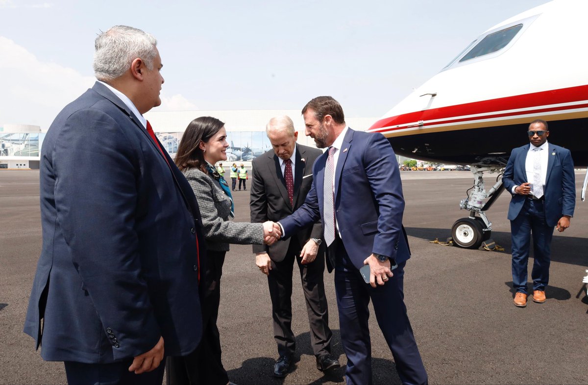 cristinaplanter's tweet photo. En representación del canciller Roberto Velasco @r_velascoa, recibí al secretario de Seguridad Interior de EE. UU., Markwayne Mullin @SecMullinDHS, en el marco de su visita a nuestro país para sostener un encuentro con la presidenta de México, Claudia Sheinbaum.

Su visita nos permitió dialogar sobre los avances históricos que hemos alcanzado en materia de seguridad y migración, así como para fortalecer la coordinación entre México y Estados Unidos en un marco de respeto mutuo y cooperación frente a desafíos compartidos 🇲🇽🤝🇺🇸