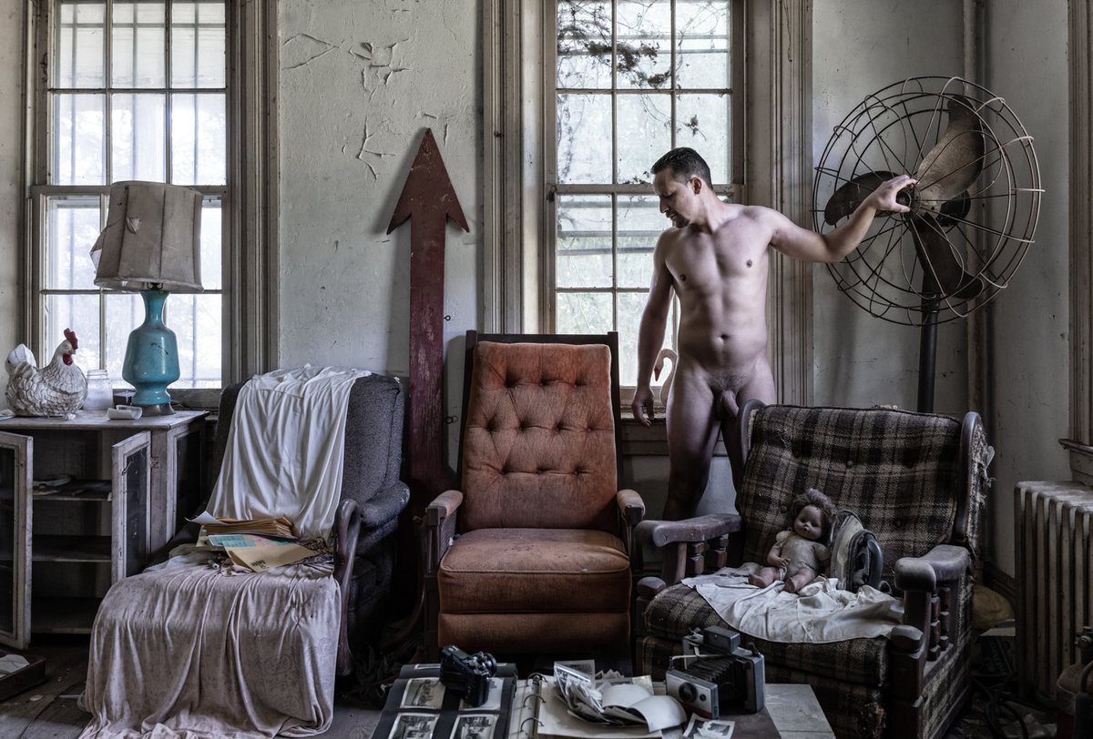 MaleExpressions's tweet photo. The living room. Photo shoot with @Reycer_15 https://t.co/gfPbRQpAW3