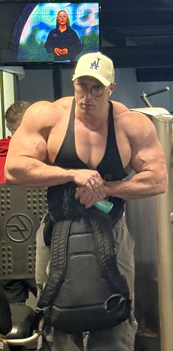 Hench D. Kunt🥛 tweet media