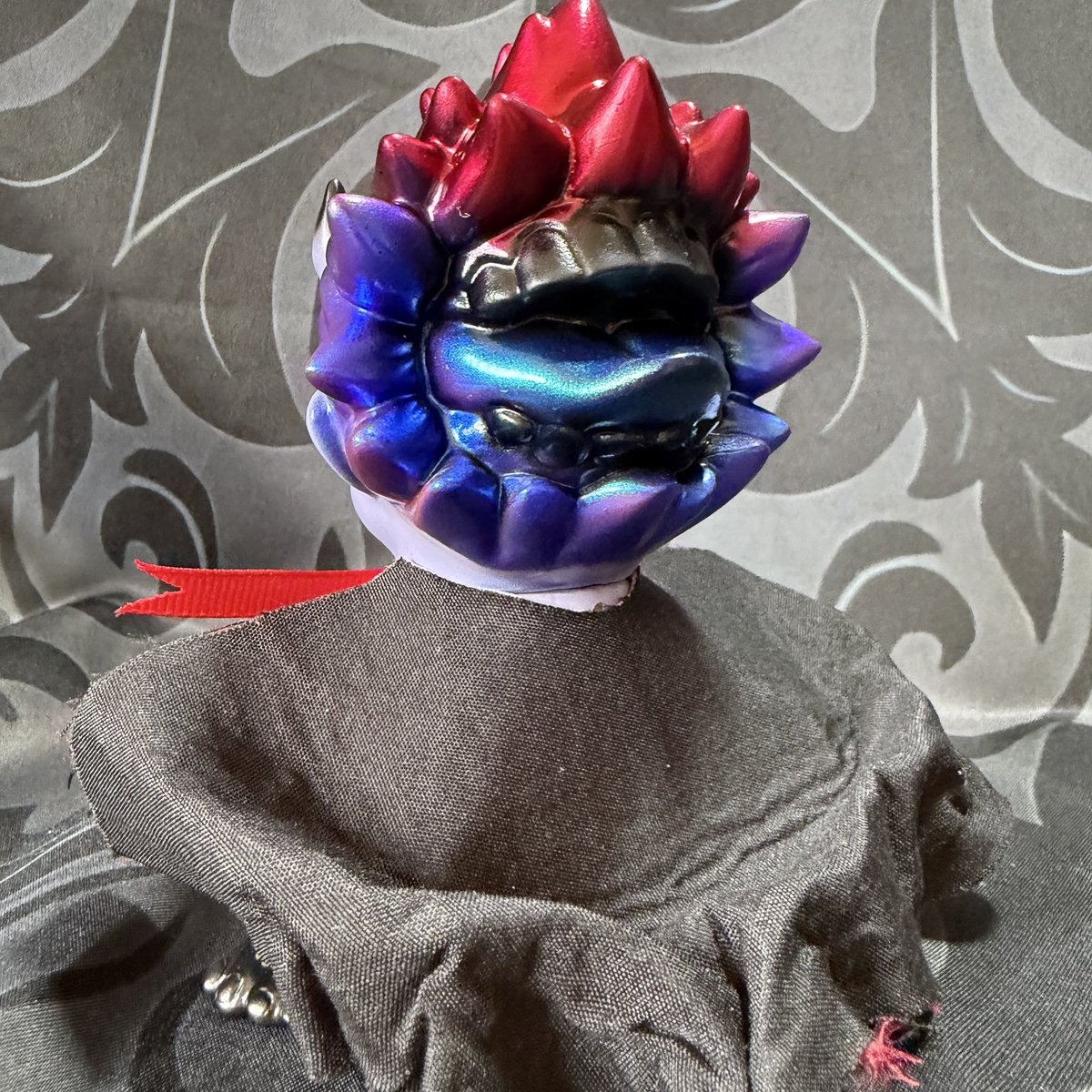 Jelly__Roger's tweet photo. Edward・M ・Drake
“ dominus de diabolus “
[ドミヌスデディアボロス]

D.D.D.

Edward用にマント作ってもらったので
“悪の君主”つくってみようかなと https://t.co/IE0ze5DnOX