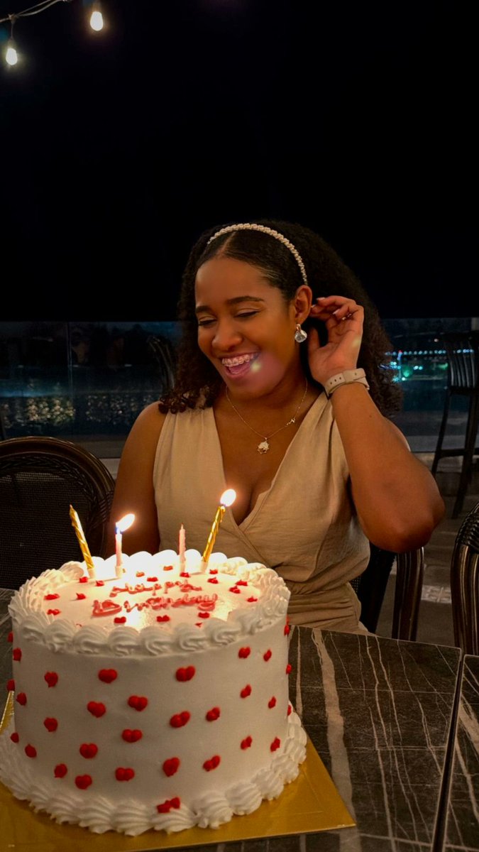 anagabrielapc19's tweet photo. Una Anitta con 26💐🫰🏽 https://t.co/1KtVQSFgbq