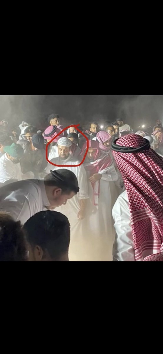 SAenezy's tweet photo. مواطن كويتي ناشد الشعب السعودي للصلاة على والدته رحمه الله فلبوا النداء شعب عظيم معروف بالمواقف الصعبه والمروءة والوفاء #شعب_طويق 🇸🇦🇰🇼

#مشاري_الخراز https://t.co/t8XCQcspmC