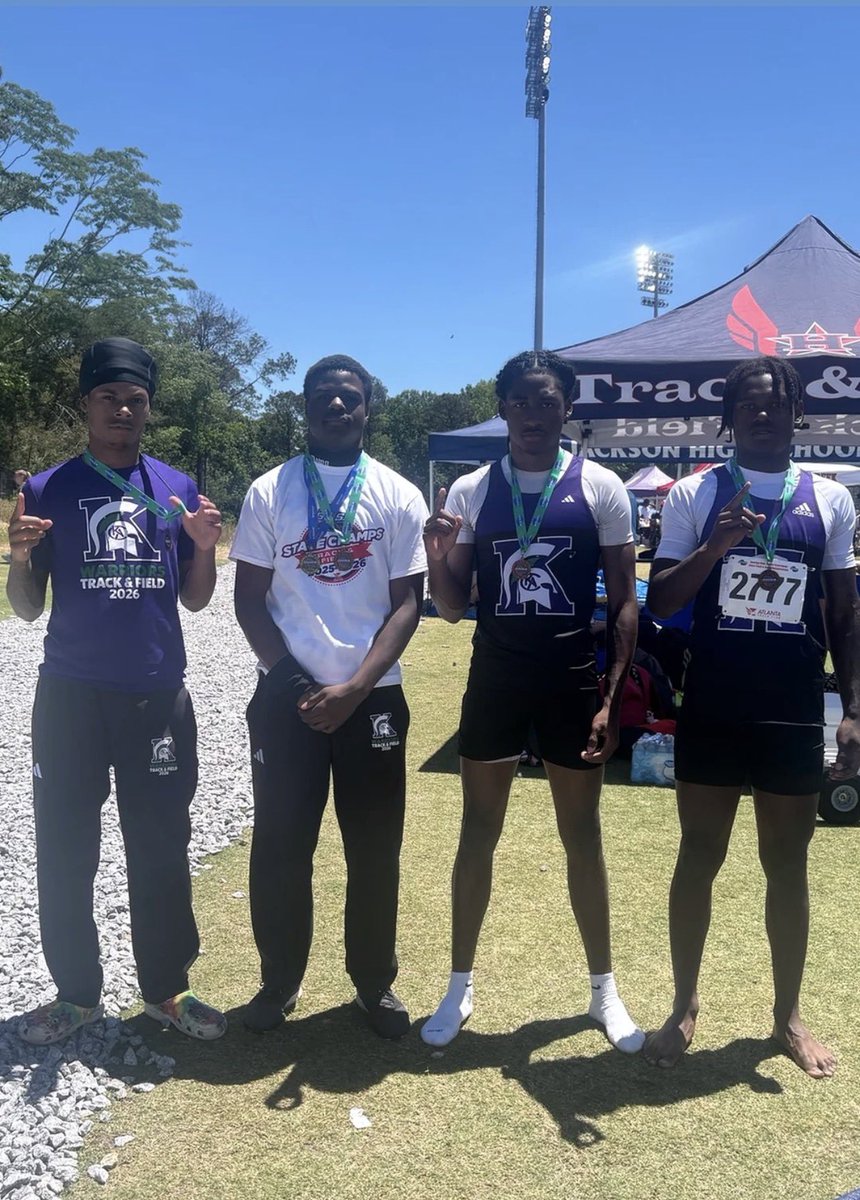 VincentJrlaw027's tweet photo. Had A Great Track Season With The Guys💪🏽 Now Its Time To Put All That Work Onto The Field For This Season💍‼️ #RemeberTheGoal #ProveWrongSeason #HungrySeason https://t.co/uM9F89cwCg
