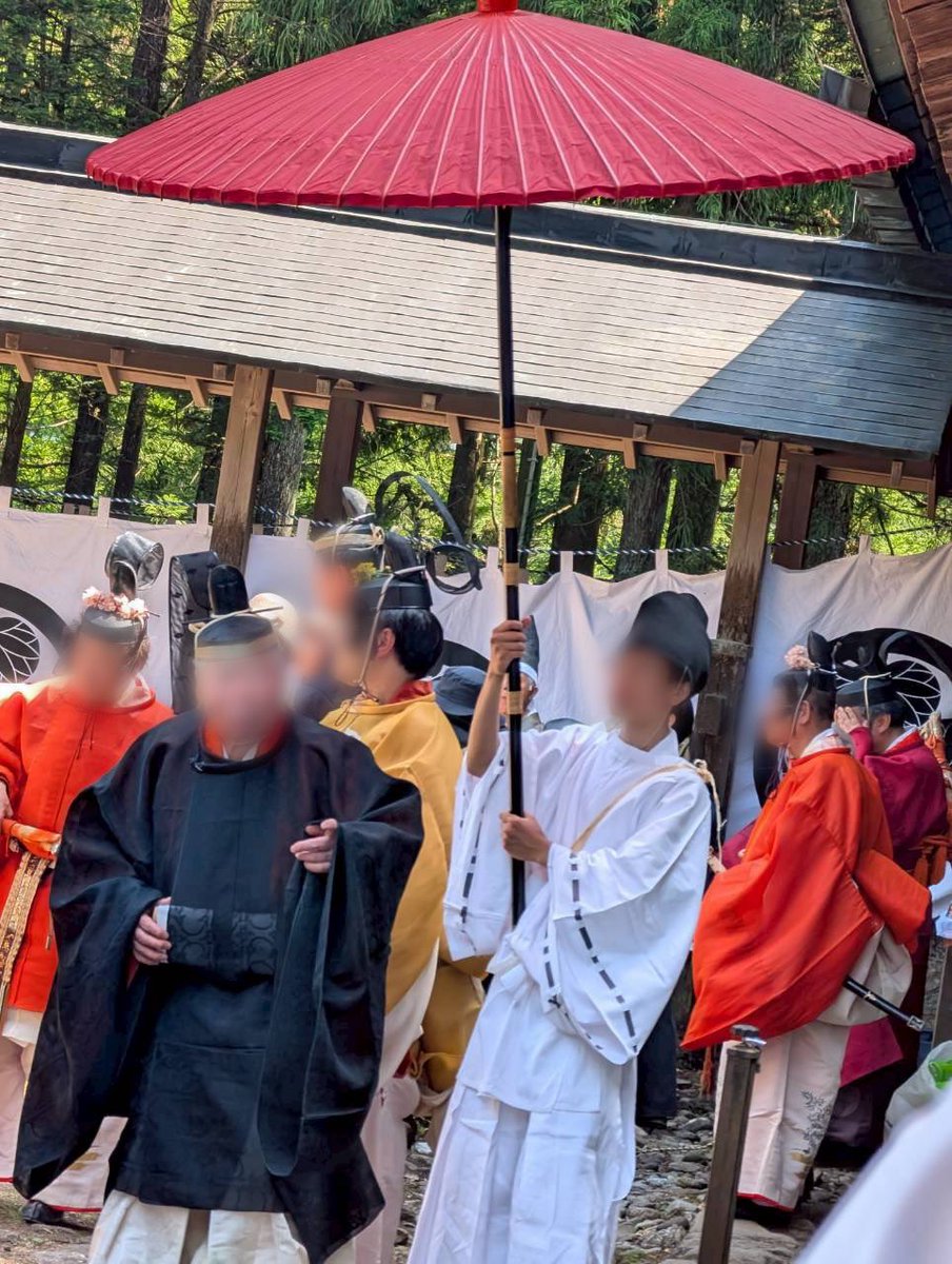 udaiumabu's tweet photo. 今年も日光東照宮の春季例大祭に参加してきました！
傘持ちなど重要な役割も任せてもらえて大変貴重な経験となりました！
#宇都宮大学
#馬術部
#日光東照宮
#例大祭 https://t.co/ZFK73cuKu6