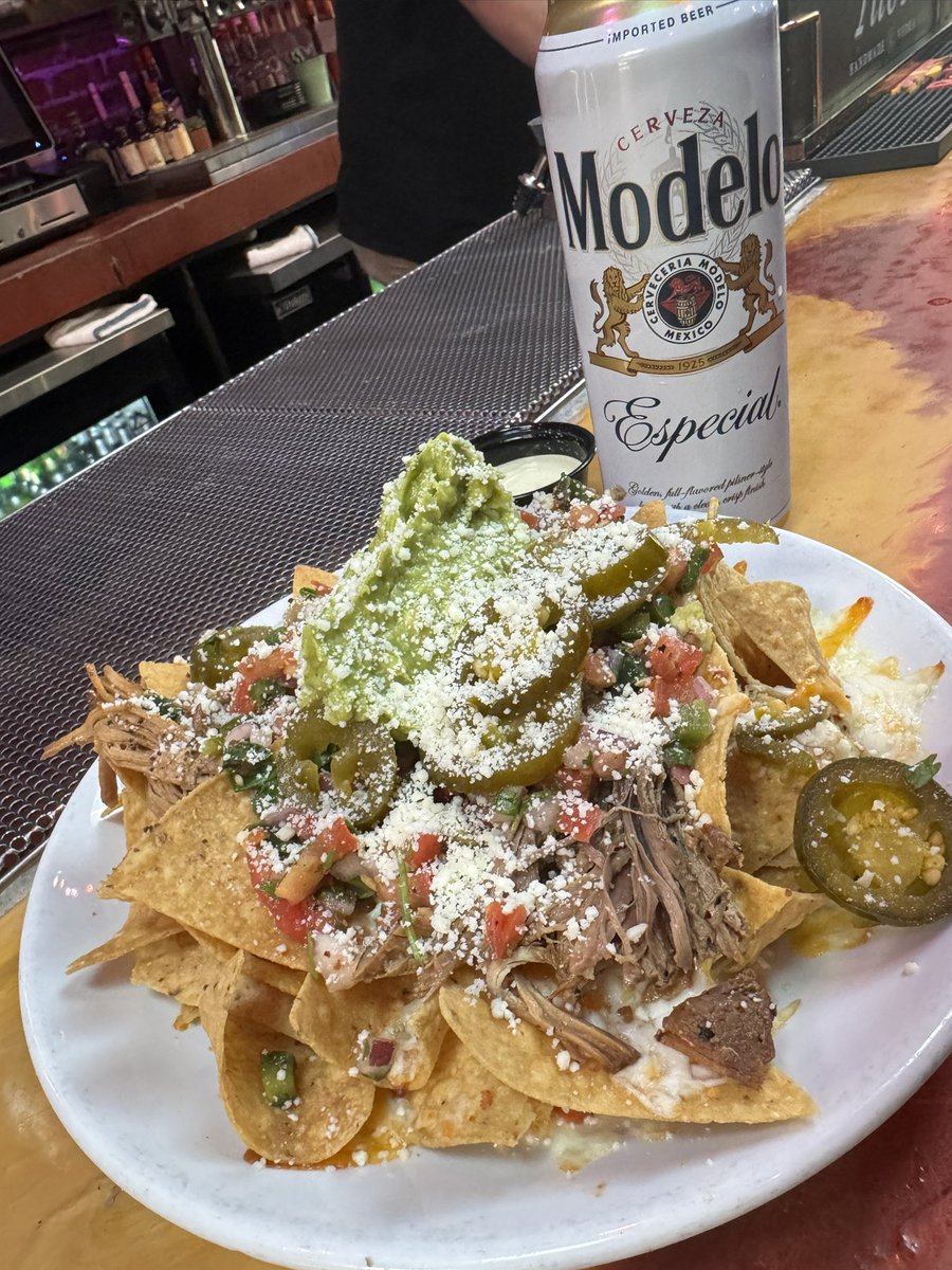 CoachHop's tweet photo. Starting the #longweekend of 💪🏻 #FridayEve #FridayJr #pregamefortheweekend #ElChingon @GaslampQuarter #downtownsd https://t.co/kMmajWYnLP