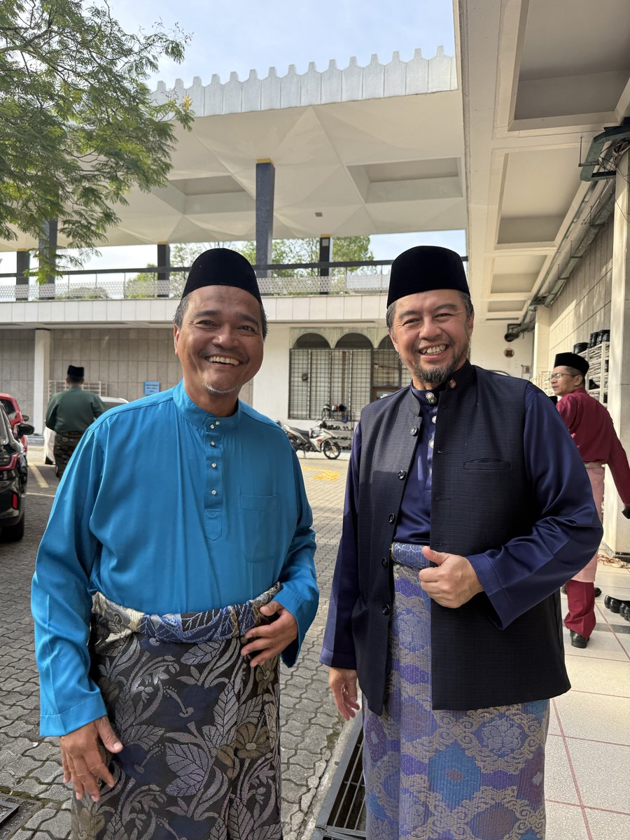 VCUiTM's tweet photo. Alhamdulillah, menghadiri Majlis Yaasin &amp; Doa Selamat sempena Hari Keputeraan YDPA 2026 di Masjid Negara. Sempat merakamkan terima kasih kepada Duta Türkiye, TYT Emir Salim atas jasa kepada UiTM. Selamat bertugas di Colombia. 

Dirgahayu Tuanku 🤲🏽 https://t.co/ESjg5EadOK