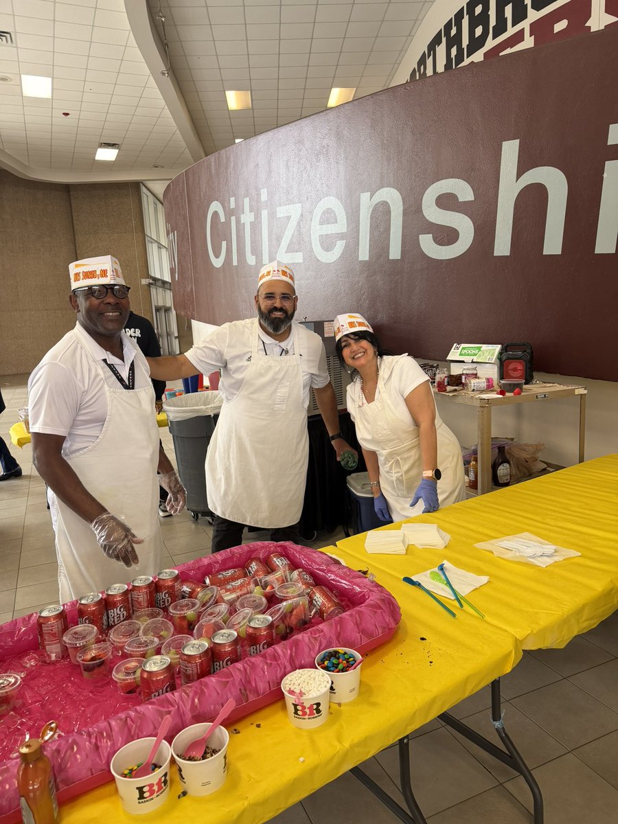 jervayne's tweet photo. Thank you Team Northbrook for spreading some cheer and showing appreciation to your staff! @northbrookhigh https://t.co/vCSrzxdE7z