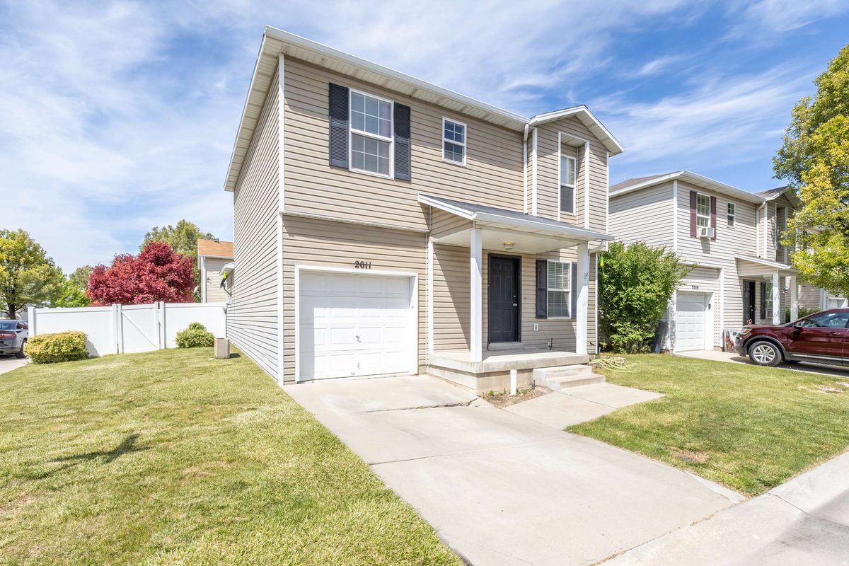 reguynamedgreg's tweet photo. 🏡  Join us for an OPEN HOUSE on May 23, 10am–12pm!  2011 N 2095 W, Clinton, UT 84015.Charming 3-bd 2-bt single-family home w bright,airy vibe and a functional layout that just feels right! 
visit for details:

https://t.co/Z90fU0pcE3
#ClintonUT #HomeForSale #OpenHouse https://t.co/JdB97Up5HM