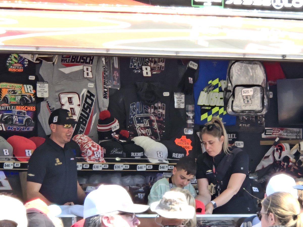 carroll2015's tweet photo. @KyleBusch signing autographs with Brexton and talking with fans at Darlington he will never be replaced and always had mad respect for him RIP Kyle https://t.co/4lLNLTEjuV