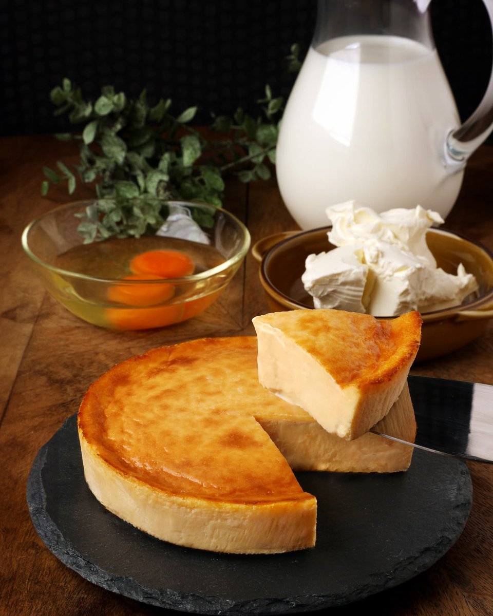 ecolecriollo's tweet photo. ＼おかげさまで1周年／
こだわり抜いた、なめらかさ🧀
【クリーミーバスクチーズケーキ】

発売1周年を記念して、
大感謝祭の2日間限定で
10％OFFの特別価格に✨

素材本来の味わいを活かし、
シンプルな材料で作ったひと品。

実店舗全店でご用意しています。
この機会にぜひお試しください。 https://t.co/yGcknoTPX8