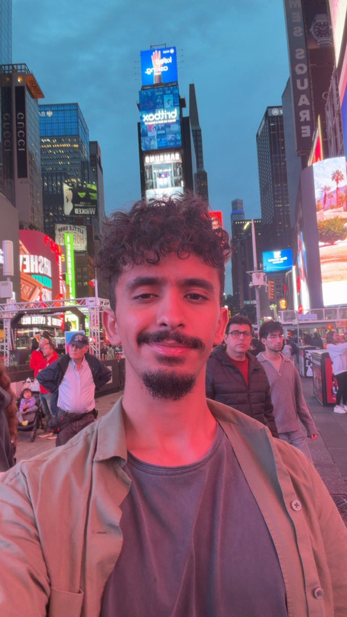 Theonlytheo28's tweet photo. New York ✨ https://t.co/WdKuDcal9v