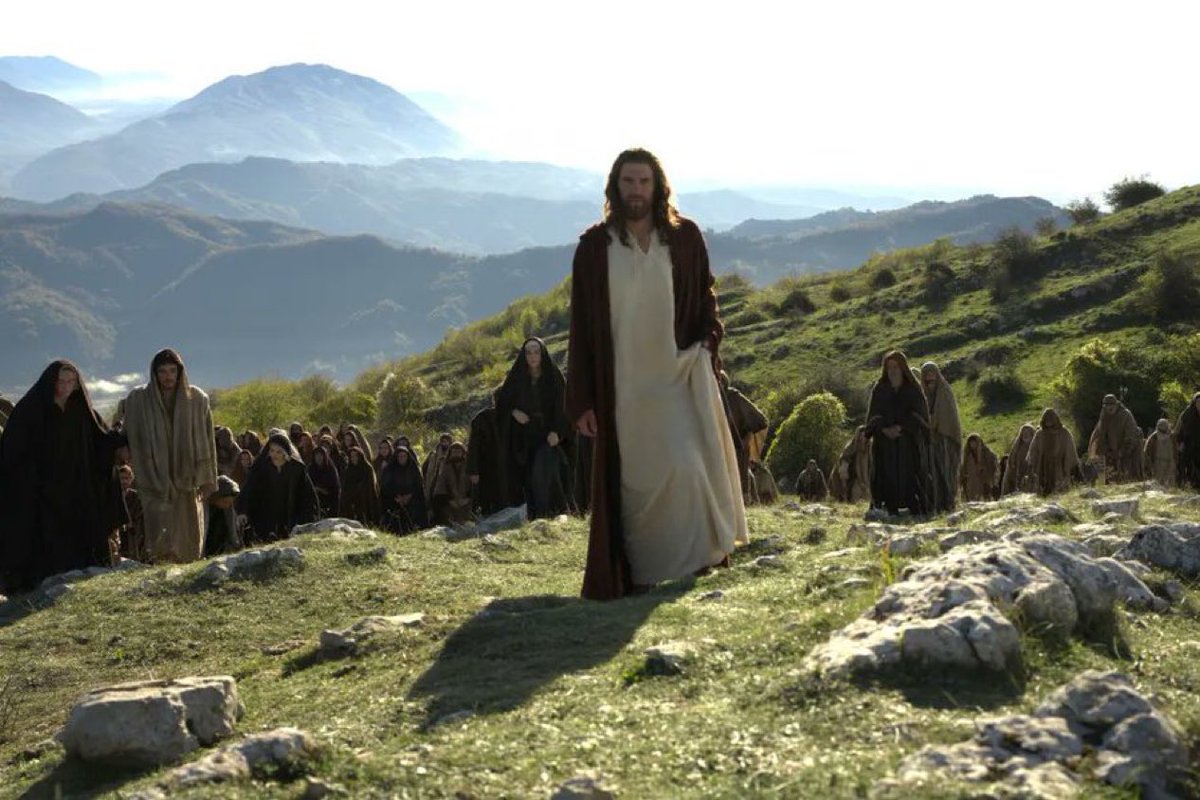 AlertaNews24's tweet photo. 🎞️ | Mel Gibson ha desvelado la primera imagen de “The Resurrection of the Christ”, la muy esperada secuela dirigida por él de la película de 2004 “The Passion of the Christ”.

“Part One” se ha pospuesto solo unos meses, con planes para su estreno el 6 de mayo de 2027. “Part Two” se ha retrasado un año, del 6 de mayo de 2027 al 25 de mayo de 2028.