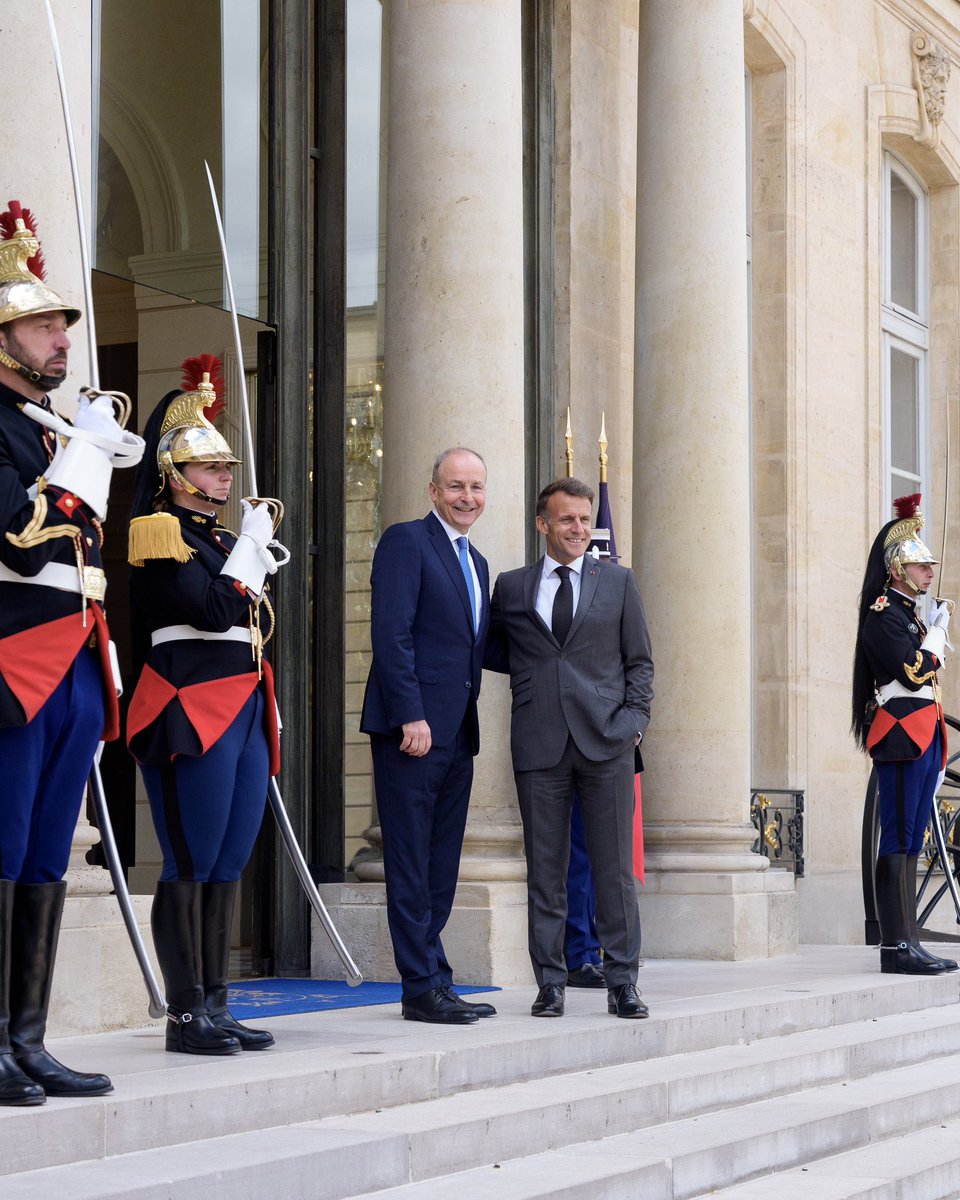 Emmanuel Macron tweet media