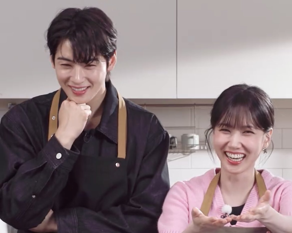 330film's tweet photo. i’m dying with how cute eunwoo and eunbin are https://t.co/jb3UpGlfy9