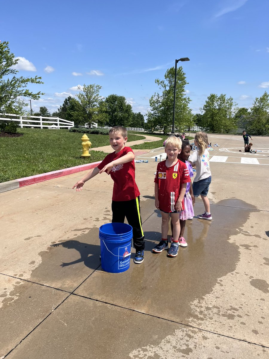 SCE_Adams's tweet photo. Field Day Fun!! 🤩 #SCEsoars https://t.co/F4D9dGKZOE
