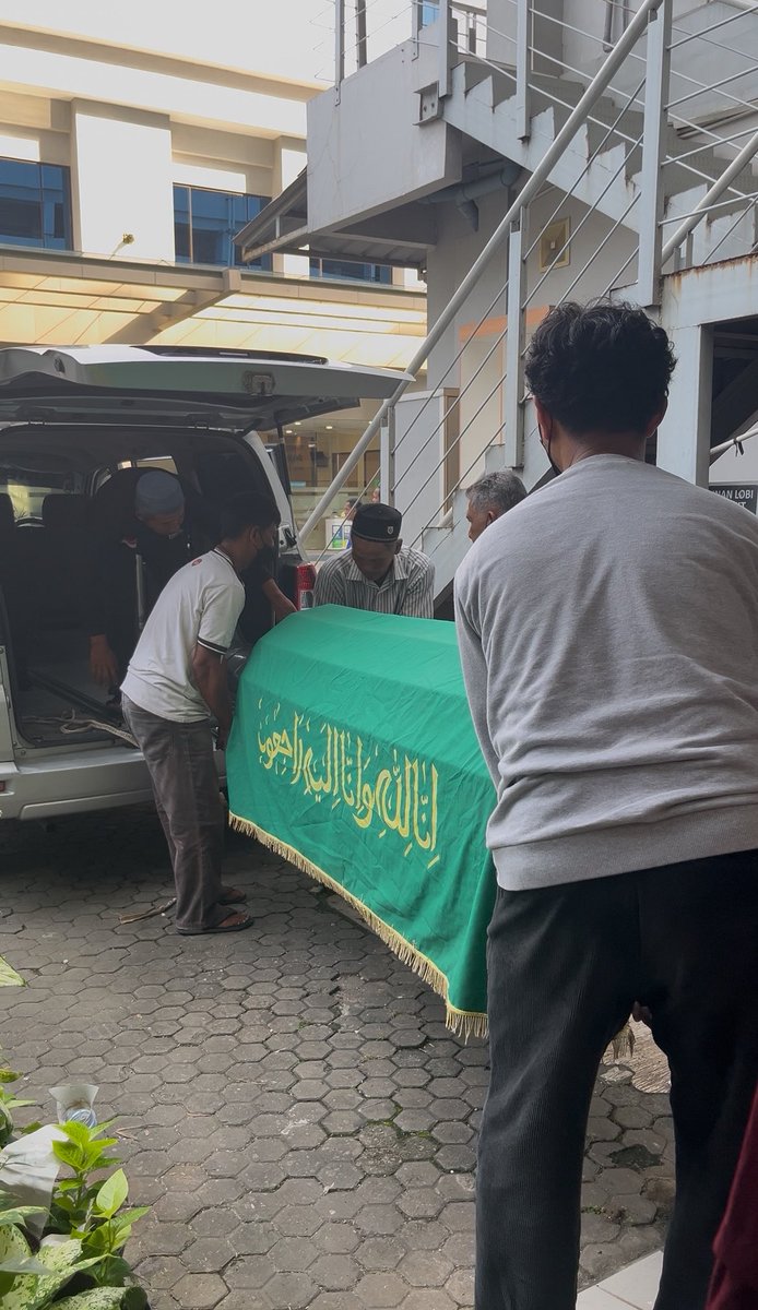 putrimunggaranis tweet media