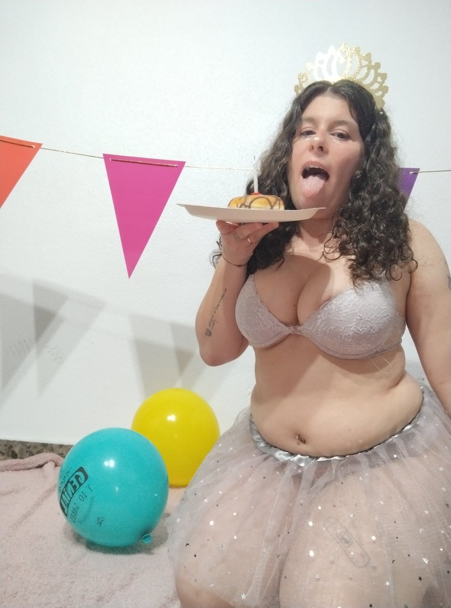 petiteotaku94's tweet photo. Happy birthday to me ✨ 🎉 🎂 ❤️ https://t.co/zzIXHbB5F1
#petitestyle #petite #egirl #egirlaesthetic #gamergirl #gamer #friki #kawaiigirl #otakugirl #otaku #kawaii #cutegirl #cute #manga #waifu #sweet #girl https://t.co/97oeF0NfBj