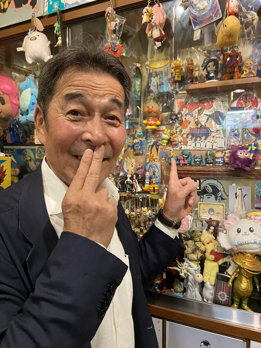 JunInoue20's tweet photo. グッモー✌️美味しいうどんと優しさに包まれて♪地元『麺㐂やしま』。店中に懐かしいフィギュア等々でお客様をお迎え。時代を共に生きて来たフィギュア。長嶋さんやカトちゃんに囲まれての食事。心も胃も満腹です。毎回、“胃胃“時間を頂戴してます♪ と 胃上順も胃(言)ってます。ジャ〜ニ〜📸古いね🤗 https://t.co/y0fwkbHjdZ