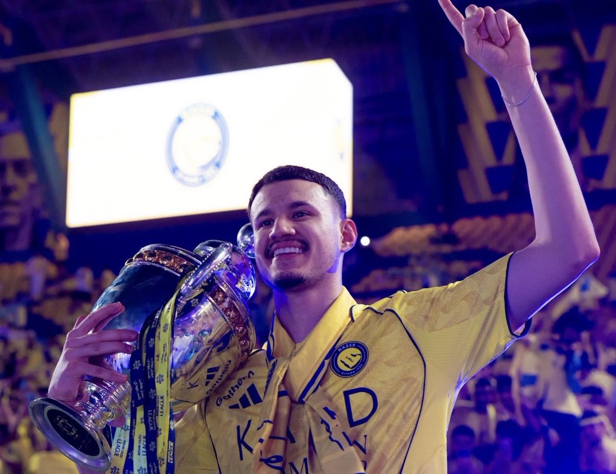 بطل الدوري💛🏆 tweet media