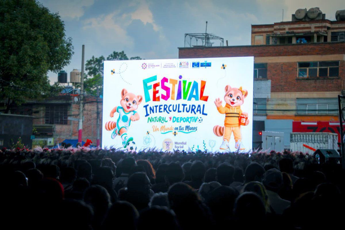 SECULTQro's tweet photo. ✨🌾 ¡Querétaro presente en la CDMX!
Artesanos, productores y cocineras tradicionales llevan nuestra cultura al Festival “Un mundo en tus manos” en Iztapalapa. 🧵❤️

📍Macroplaza y Explanada de la Alcaldía Iztapalapa
🗓️ 20 al 24 de mayo de 2026

#AquíContigo https://t.co/ExlG2sN96Q