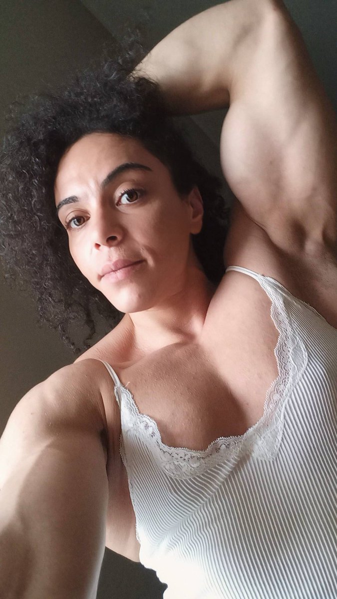 fbbvixens's tweet photo. SABINE 💪💪 @curlyfitqueen https://t.co/V0pPTLSAhG