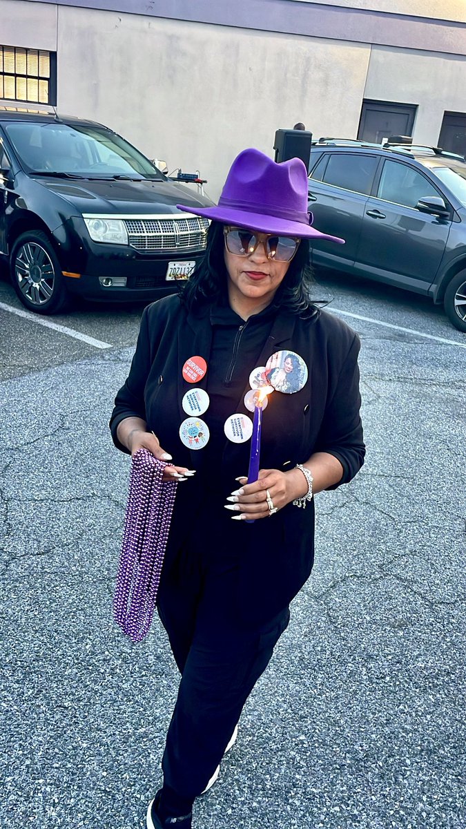ViolWearManyTag's tweet photo. Our Founder @QueenAfi was apart of the vigil for survivors and victims of domestic violence in Seat Pleasant. She lost her only daughter to domestic violence, teen dating violence, July 30, 2016 #LONGLIVESMILEY🕊️ #1MILLIONPPL🦋 #NEED2KNOW🦋#SMILEYSTORY🦋 https://t.co/i7pE1VNk5z https://t.co/Ij4iEPObH2