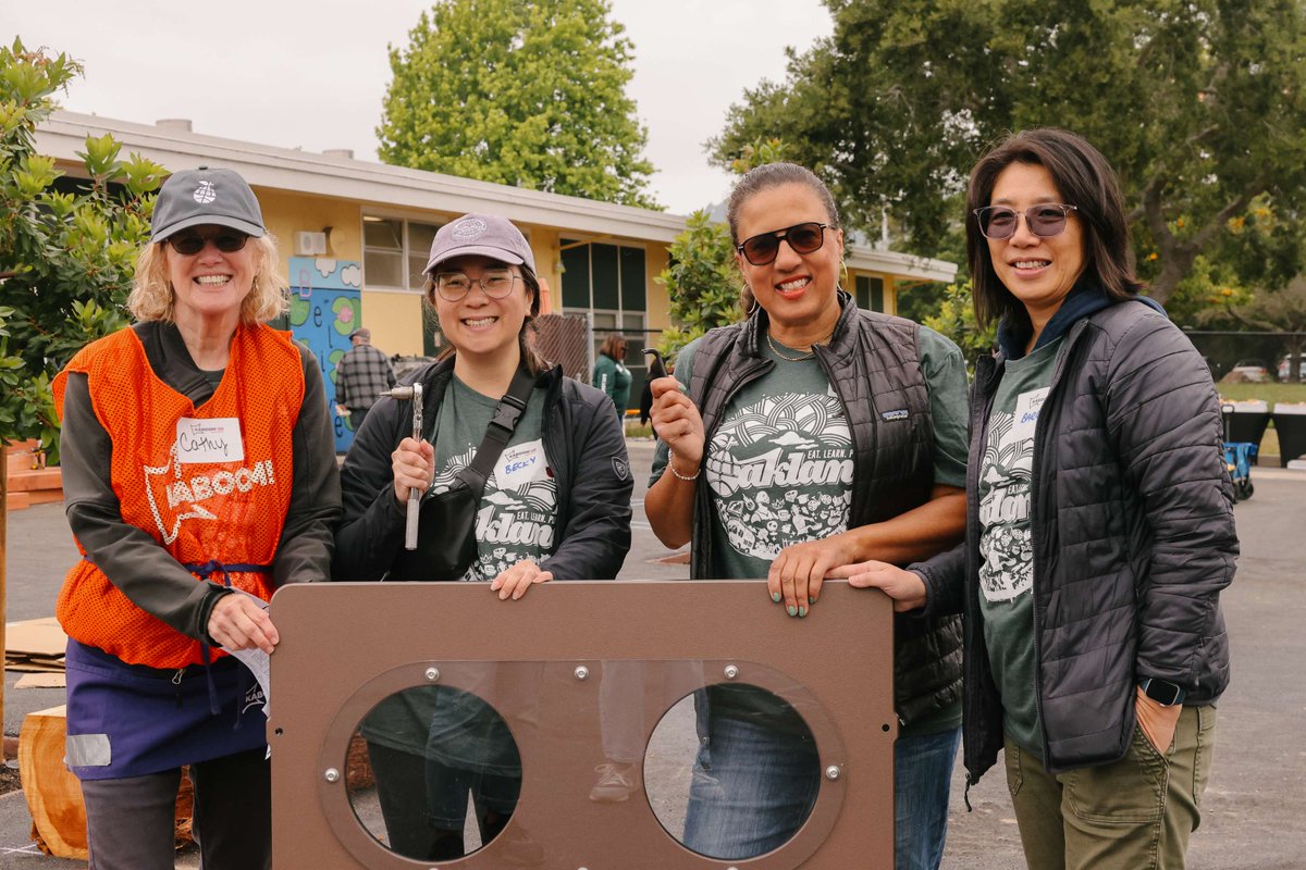 eatlearnplay's tweet photo. Gilead Sciences brought their whole hearts to our latest schoolyard build at Oakland Academy of Knowledge — showing up as champions for the kids in this community. A huge thank you to Gilead Foundation for their support and @gileadsciences for backing it up with action. https://t.co/OeGxbQJejg
