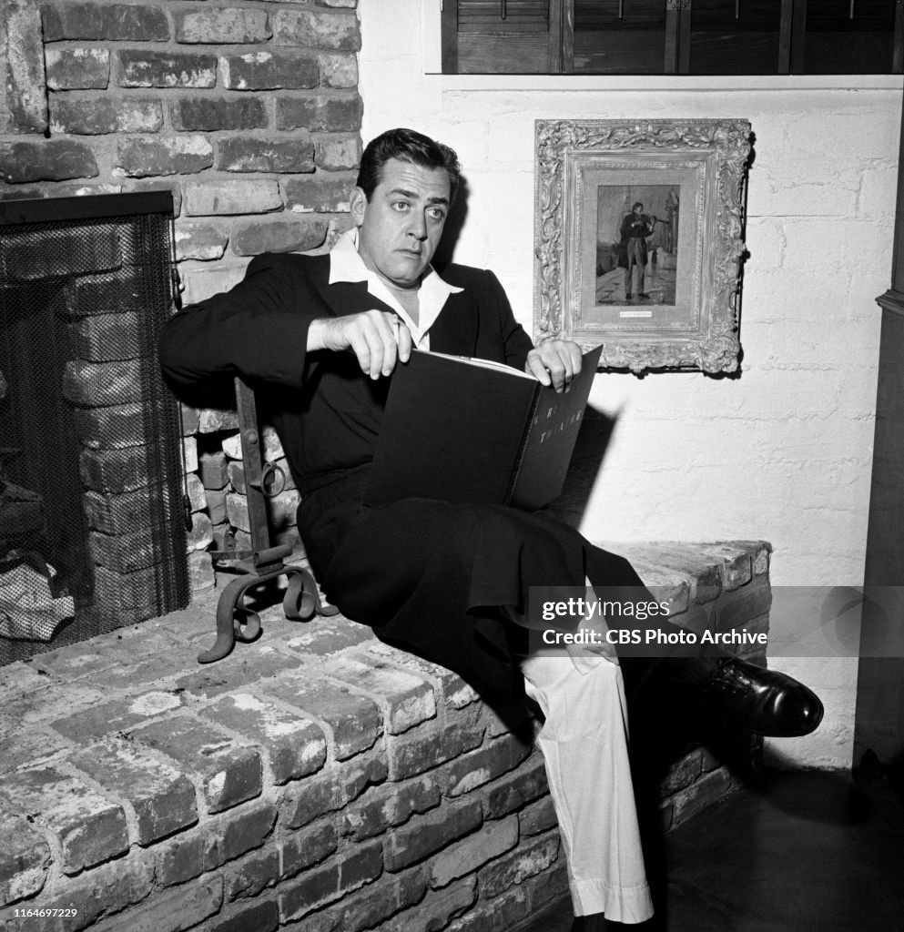 jaxbra's tweet photo. Happy birthday to Raymond Burr today. At home. As you would. So candid.
#classicmeninrobes https://t.co/oHzIReXBAm