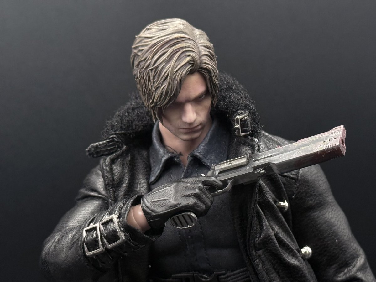TerryChung556's tweet photo. @melscanvas_ Leon is so cool (this is my custom Leon https://t.co/ktOKjFBCZs