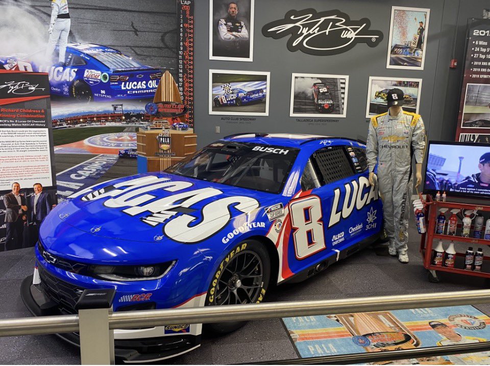 Jason5811640971's tweet photo. Kyle Busch may not have been winning cup races as much as he would’ve wanted to but… man was he winning fans and hearts. I’ve never personally witness someone go from deafening boos to thunderous applause and cheers like Kyle Busch did. 

Thanks for the memories Sir 🥺 https://t.co/tz2xQmca8P