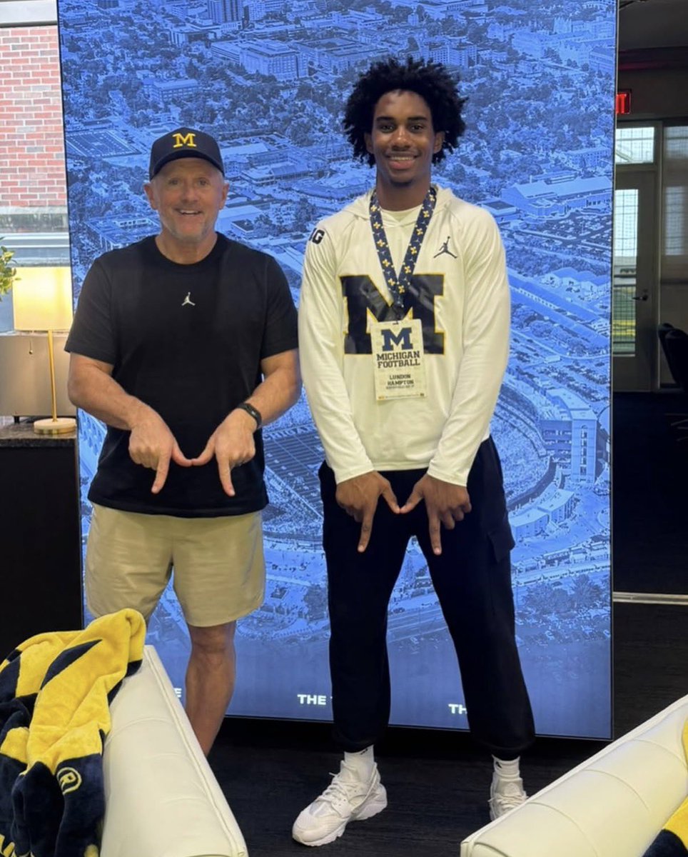 TorresonMich's tweet photo. 2027 3⭐️ ATH Lundon Hampton has committed to Michigan!

He chose Michigan over Penn State, Michigan State and Iowa https://t.co/62jqjDCWz2
