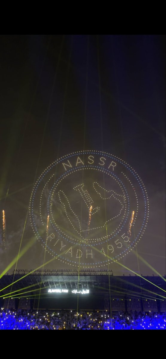 Baderalaskr's tweet photo. #النصر مرفوع في السماء،، حيث لا تطاله إيدي المتربصين ولا تصله همم الحاقدين. الأنفس السليمة لا تنظر تحت أقدامها، بل ترفع بصرها دائماً نحو القمم، لأنها تدرك أن الانتصار الحقيقي يتطلب طموحاً يعانق السحاب وعزيمة لا تعرف الانحناء.

القمة لا تليق إلا بالنصر💛💙 https://t.co/Kvuxedqkxq