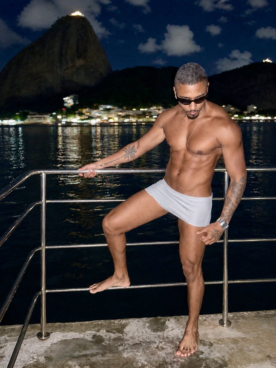 _eumaxx's tweet photo. #tbt Verão Carioca 🥵 https://t.co/3dudws81OW