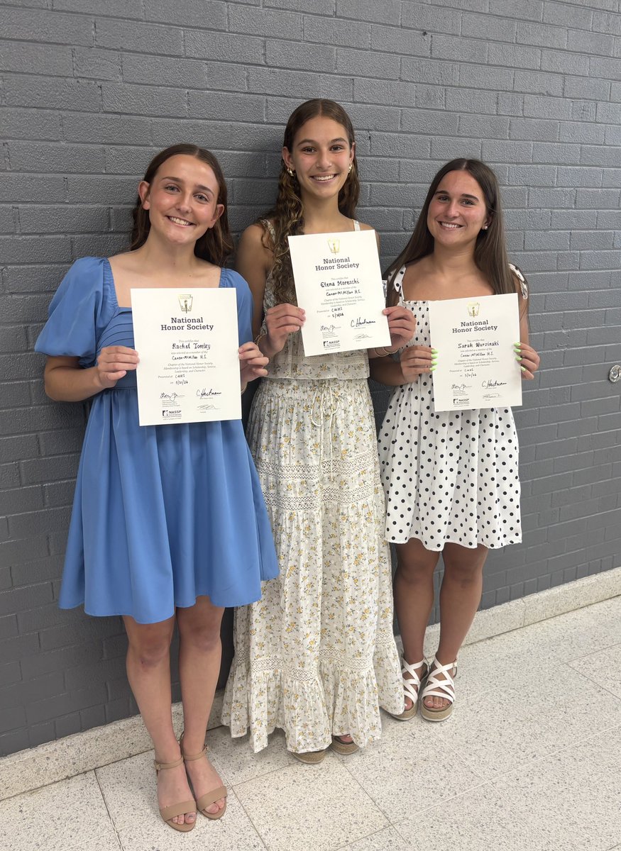 Beadling2009GA's tweet photo. We love to celebrate our player’s successes off the pitch!

Congratulations to @ElenaMoreschi20 @TomleyRachel and @SarahWarzinski for their induction into @NatHonorSociety 

📕📚📓

We are very proud of you!

@BeadlingSoccer @GAcademyLeague 
@ImCollegeSoccer https://t.co/KsPZSeujXQ