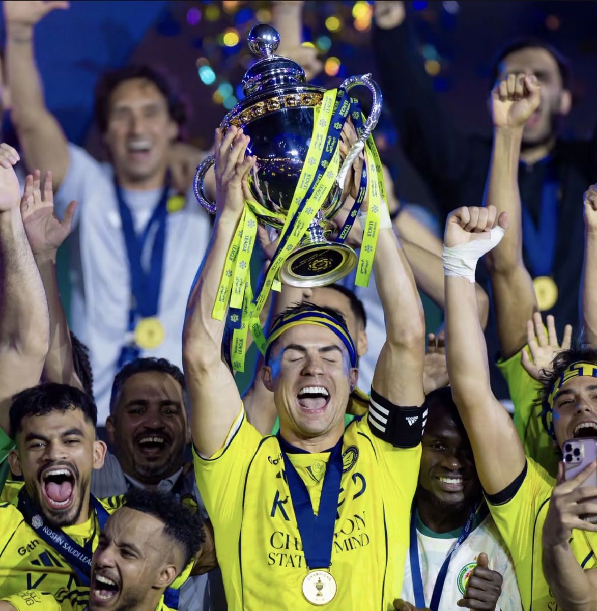 AhmedLt2019's tweet photo. الف مبرووووك 💛🏆💙

العالمي بطلاً للدوري السعودي 

 #النصر https://t.co/U1Ira075Np