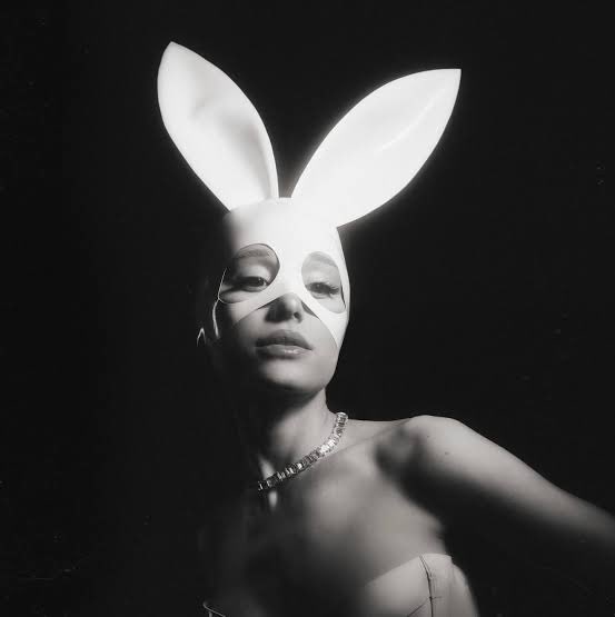 folkluvermore's tweet photo. this means so much to me i love her so much 🖤🤍 #DangerousWoman10thAnniversary https://t.co/AjtcxiEml9