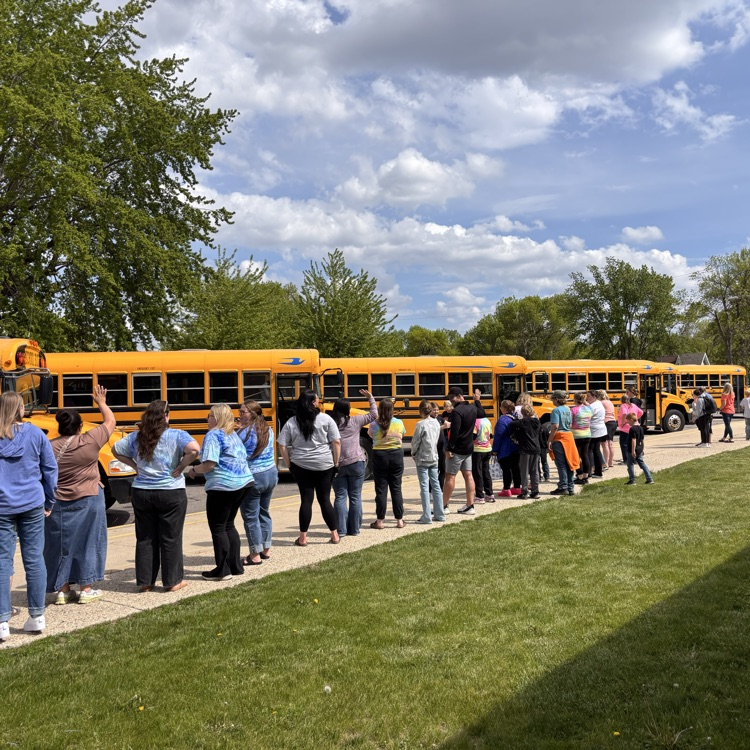 ACGCSchools's tweet photo. Our elementary staff lined up to wave goodbye as the buses pulled away on the last day of school. Wishing all of our students and families a safe, fun, and relaxing summer! https://t.co/aebQH971IA