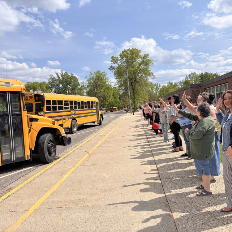 ACGCSchools's tweet photo. Our elementary staff lined up to wave goodbye as the buses pulled away on the last day of school. Wishing all of our students and families a safe, fun, and relaxing summer! https://t.co/aebQH971IA