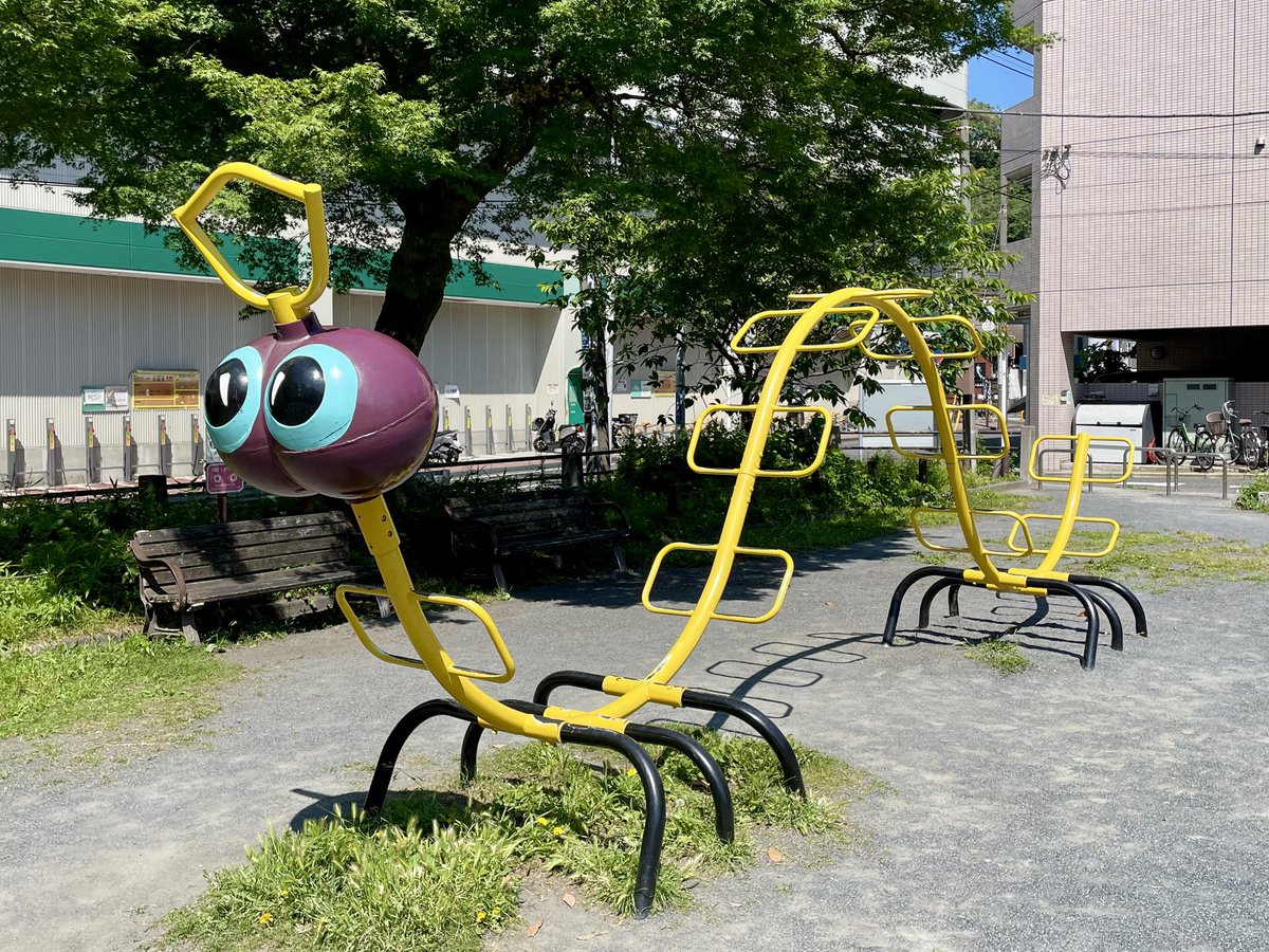 muran_study09's tweet photo. 「いもむし公園」パート2。

芋虫3体目。
こちらはスケルトン😁
#イタチャチャハウス https://t.co/qyK9s4ZEtc