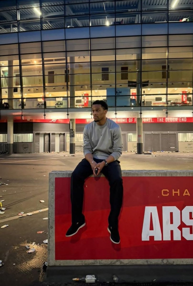 Aig_space's tweet photo. Taking it in 😤 #afc https://t.co/TWjlIrlFNT