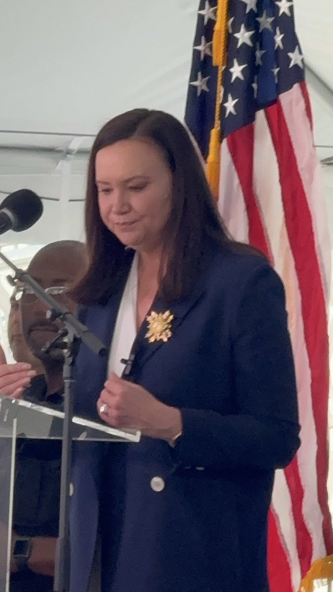 Laura Hartman tweet media