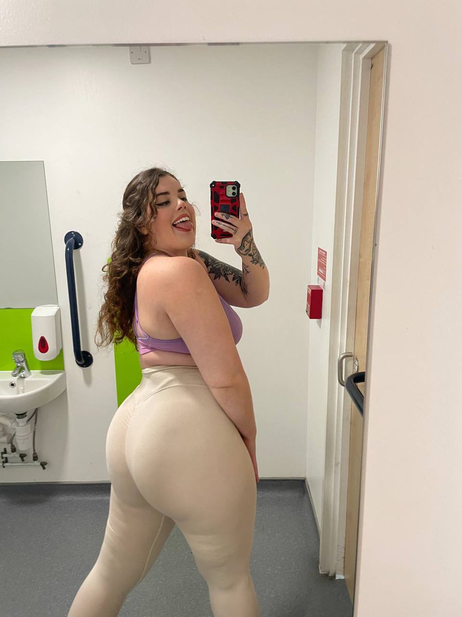 Hipthrustqueen tweet media