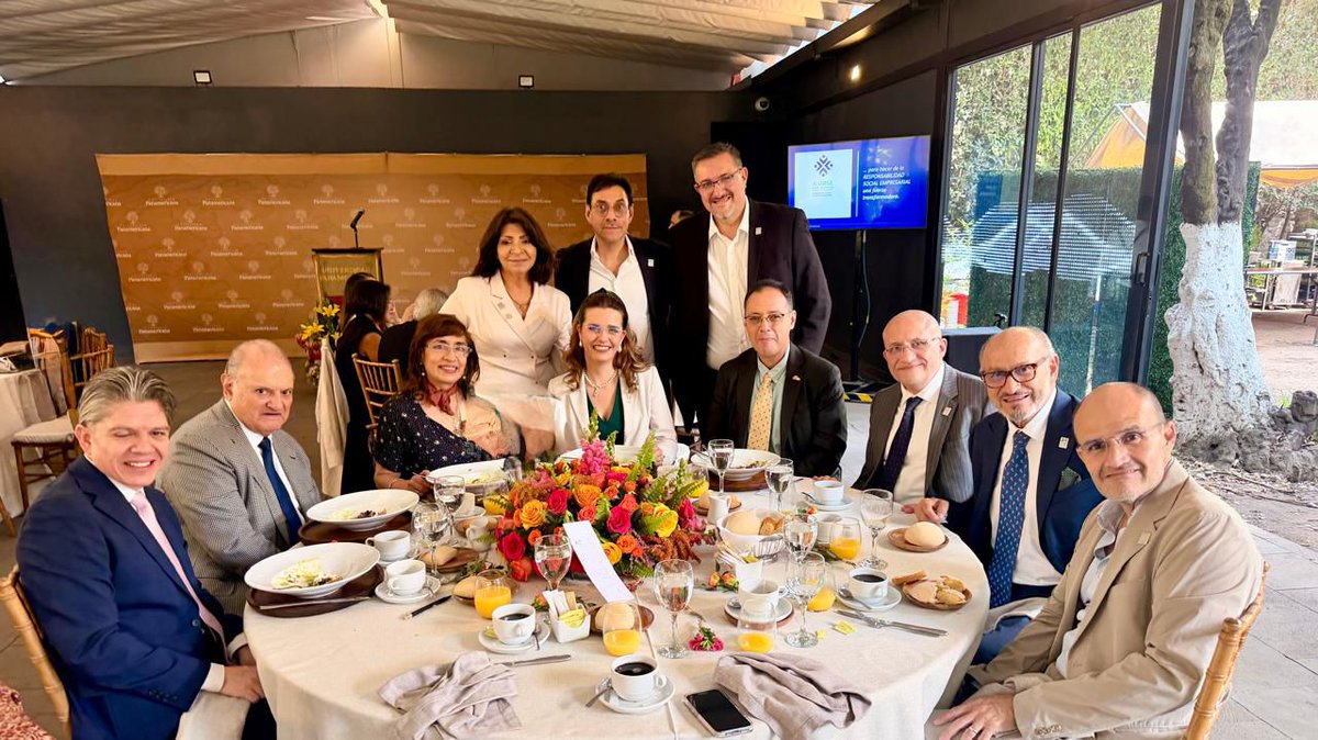 usemuniapacmx's tweet photo. Hoy, nuestro Presidente Nacional de Confederación USEM UNIAPAC México, Javier Solana Lozano, asistió a la toma de protesta de Rosa Marta Abascal como presidenta de AliaRSE. 👏

Celebramos esta nueva etapa y el impulso de alianzas por el bien común. 🤝🌎

#USEM #AliaRSE https://t.co/OrLZzUq5cp