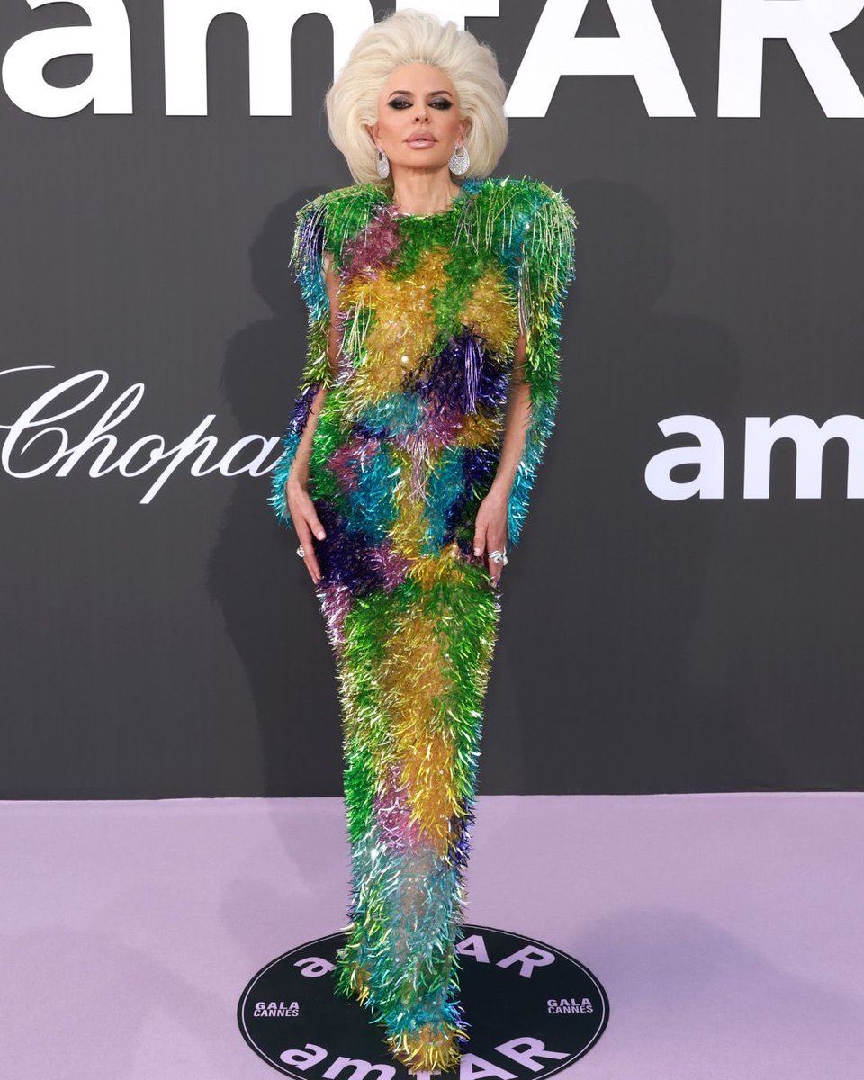 amfAR tweet media