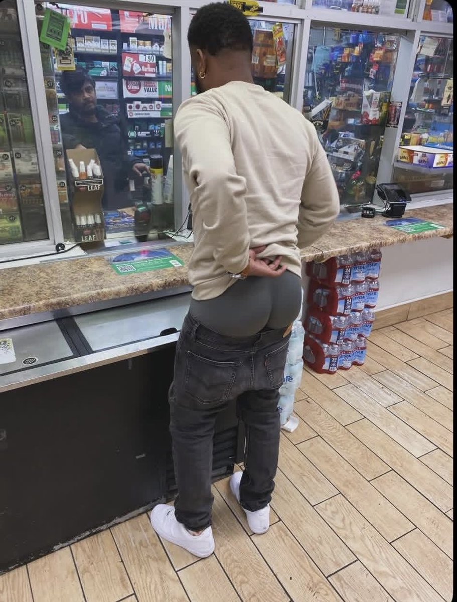 DLSAGGERS's tweet photo. I love coming to hood gas stations🍑

#SAGGER #HOOD #THICK #BOTTOM https://t.co/qHj4wXJHpS