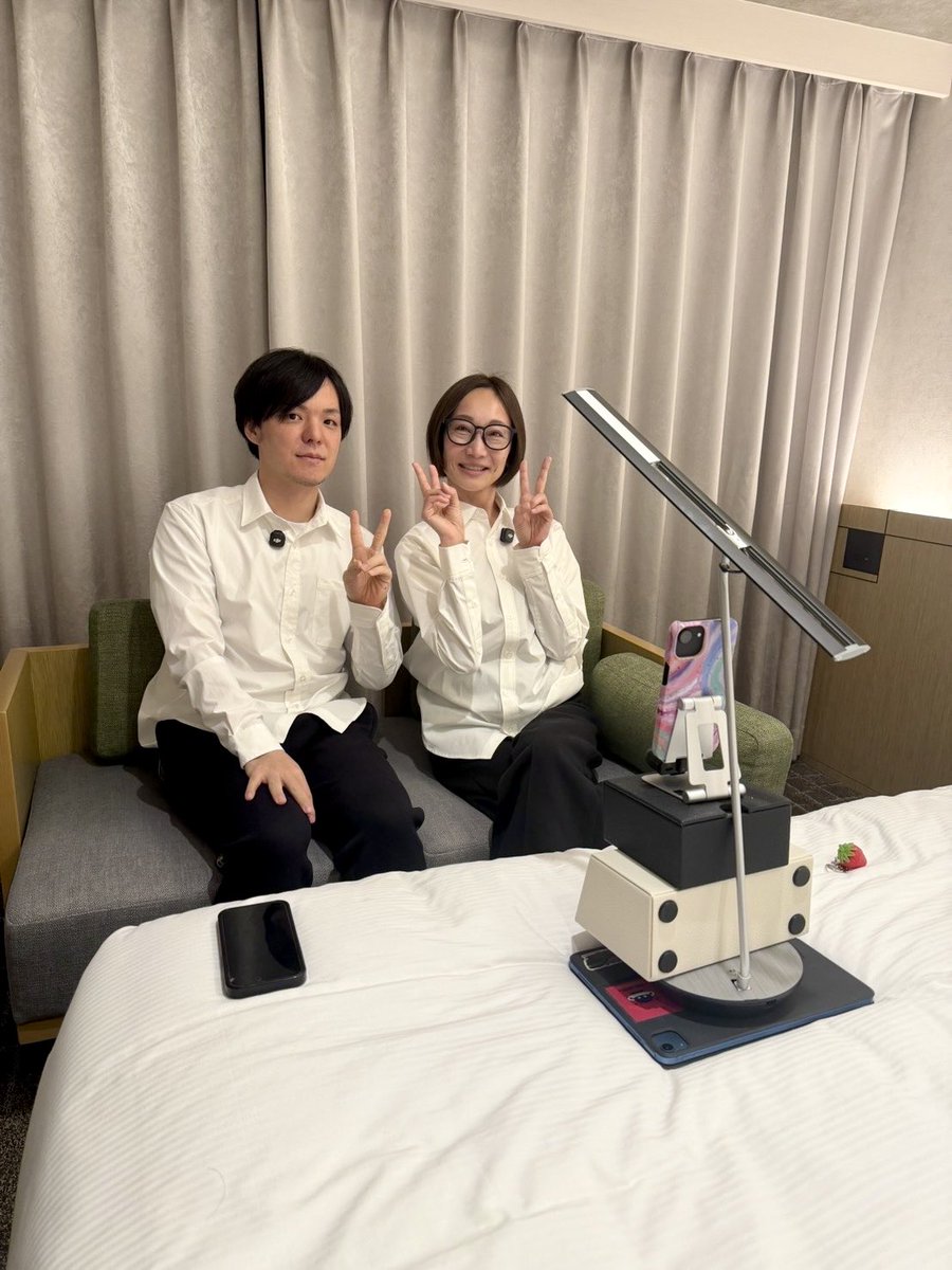 uekky's tweet photo. 日本最終日、久しぶりに高橋君と会ったので一緒に配信しました。
わざわざ来てくれてありがとー！！

サツコレ勝手に大反省会はコチラから
https://t.co/xUyTBGHMLT https://t.co/XqAm3yGCj6