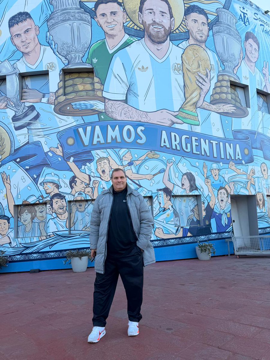 chueco_67's tweet photo. 🇦🇷 Almuerzo de los Directores Técnicos en el Predio de los campeones del mundo. Agrupación '21 DE MAYO' ATFA ⚽️ https://t.co/WdLH7Ml0kx
