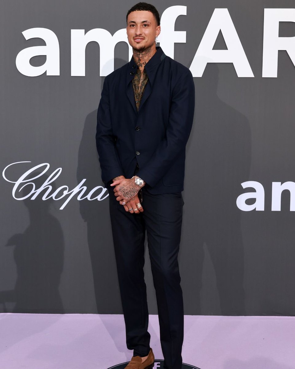 amfAR tweet media